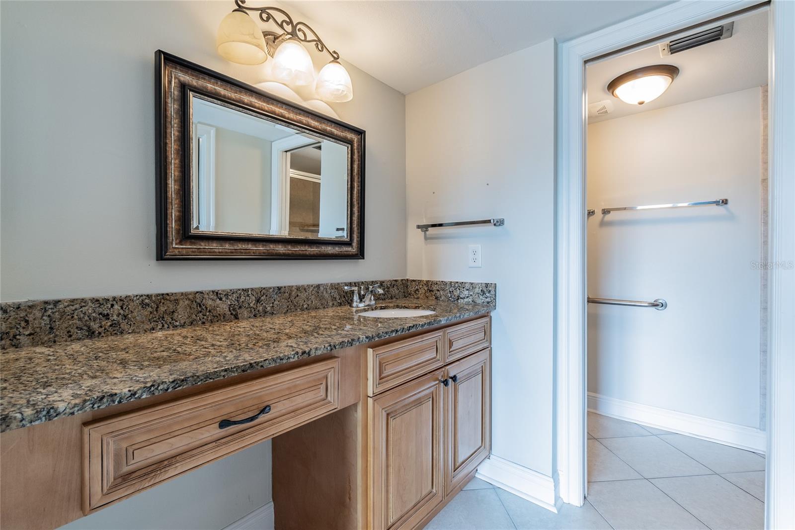 Image 22 of 42 For 13618 Greenfield  305