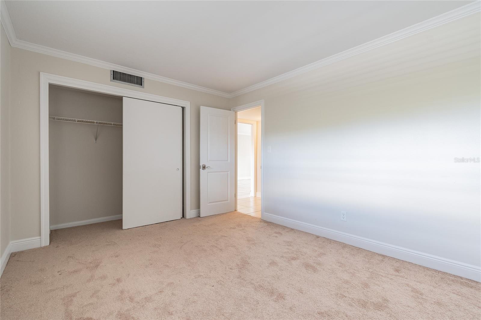 Image 25 of 42 For 13618 Greenfield  305