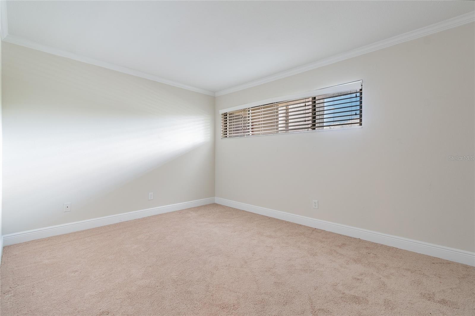 Image 27 of 42 For 13618 Greenfield  305