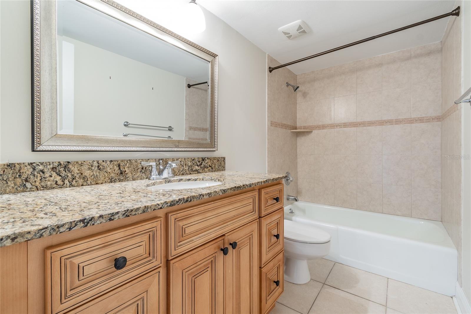 Image 28 of 42 For 13618 Greenfield  305