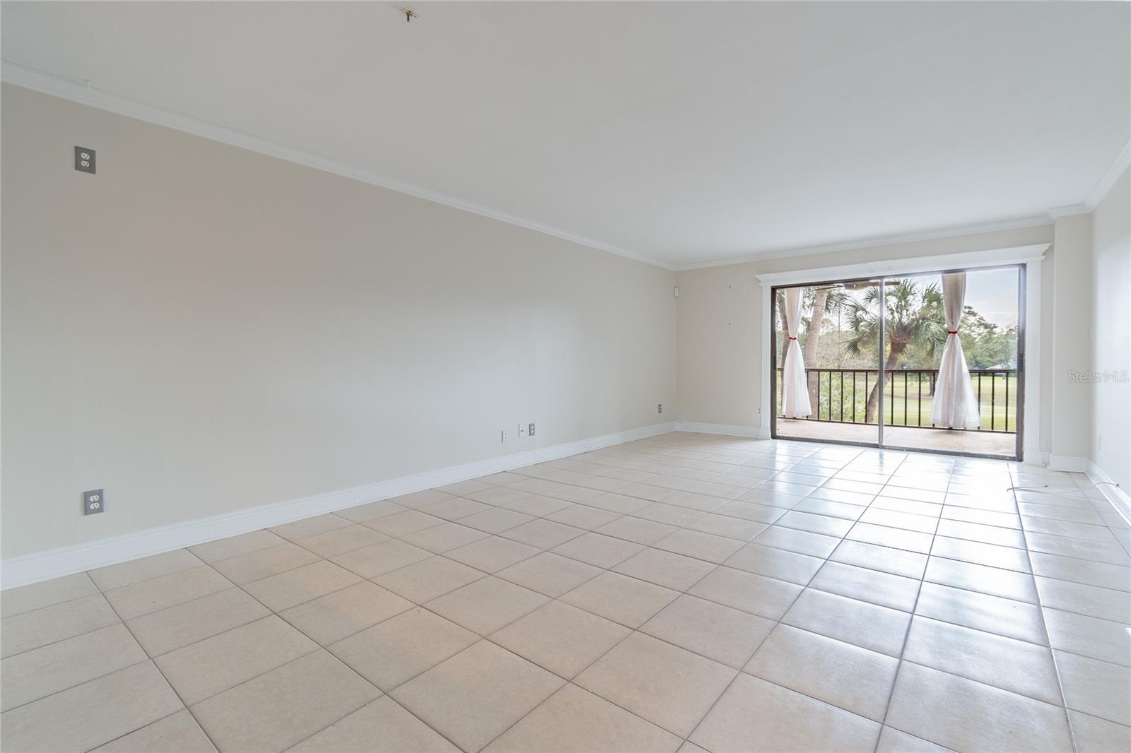 Image 6 of 42 For 13618 Greenfield  305