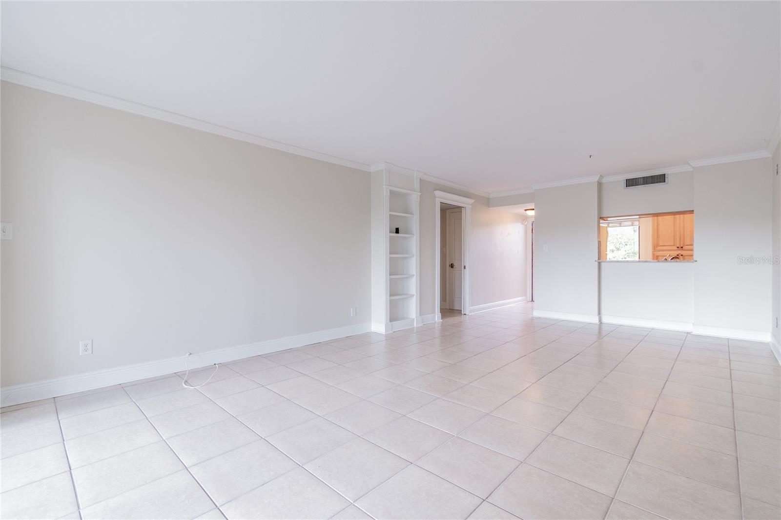 Image 7 of 42 For 13618 Greenfield  305