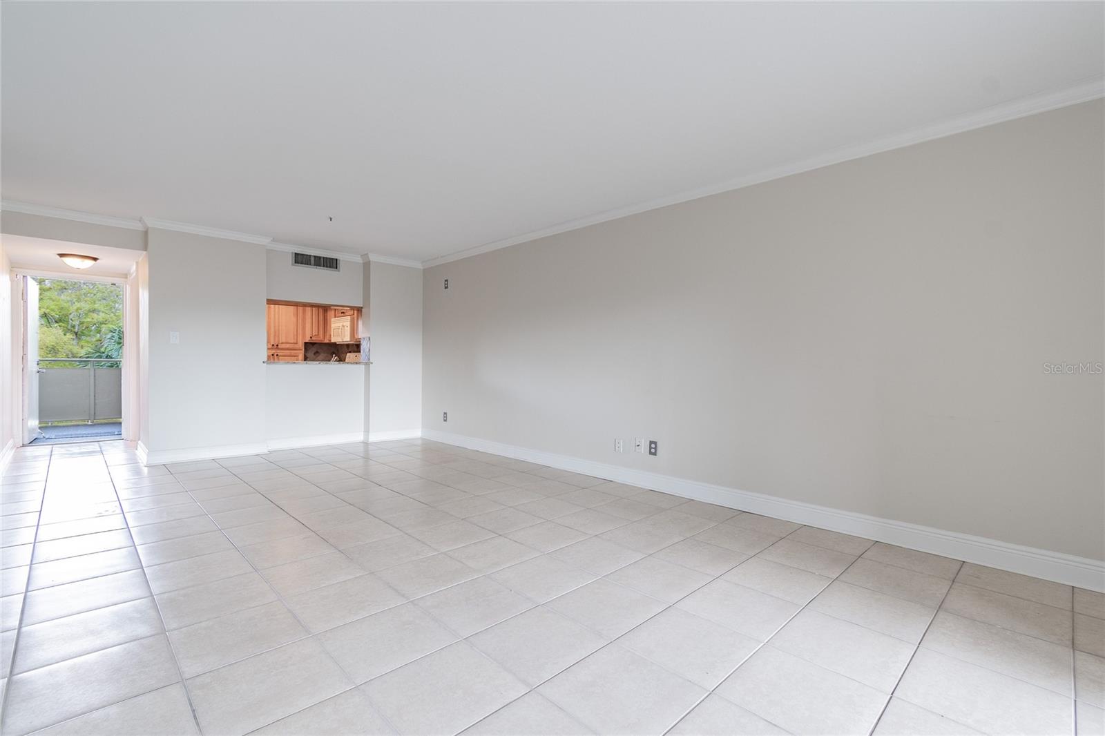 Image 8 of 42 For 13618 Greenfield  305