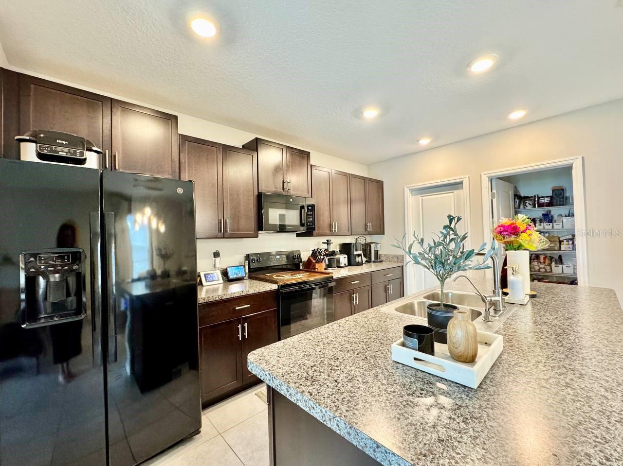 Listing photo id 9 for 7309 Canterbury Bells Court