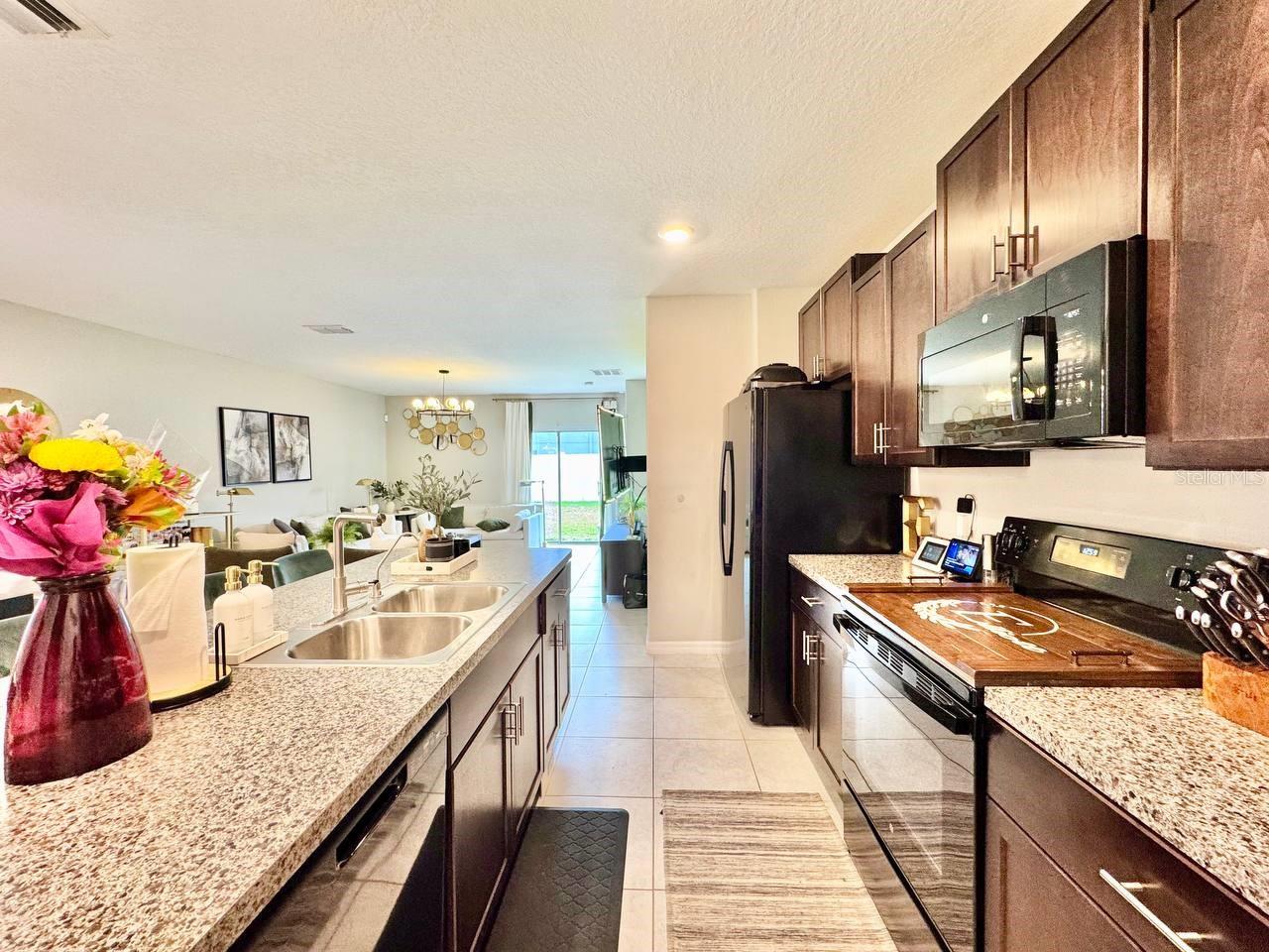 Listing photo id 11 for 7309 Canterbury Bells Court