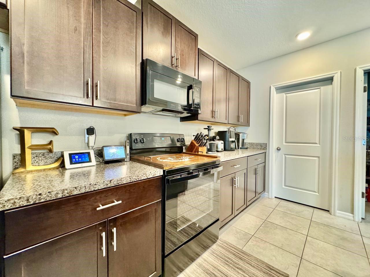 Listing photo id 15 for 7309 Canterbury Bells Court