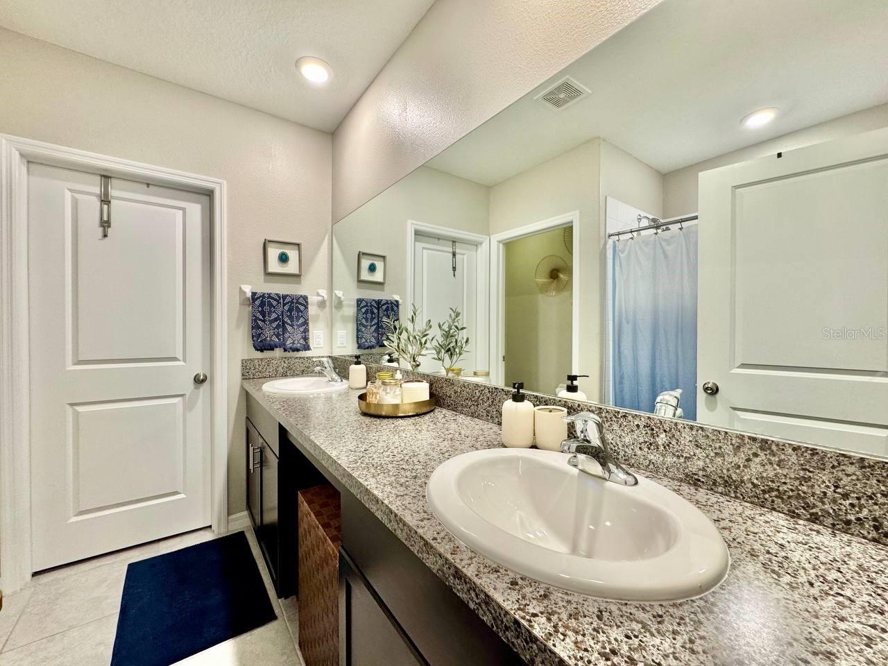 Listing photo id 23 for 7309 Canterbury Bells Court