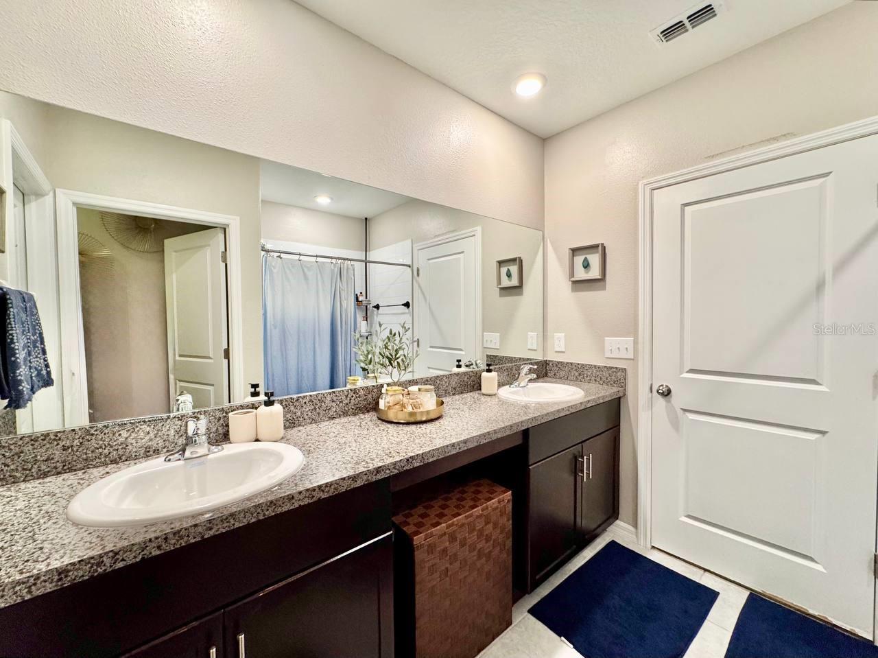 Listing photo id 25 for 7309 Canterbury Bells Court