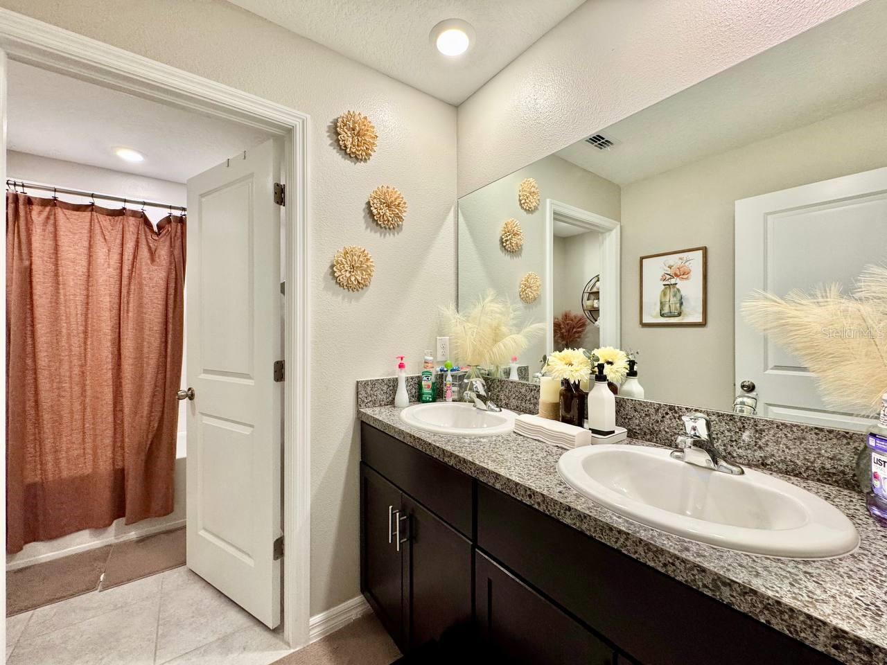 Listing photo id 34 for 7309 Canterbury Bells Court