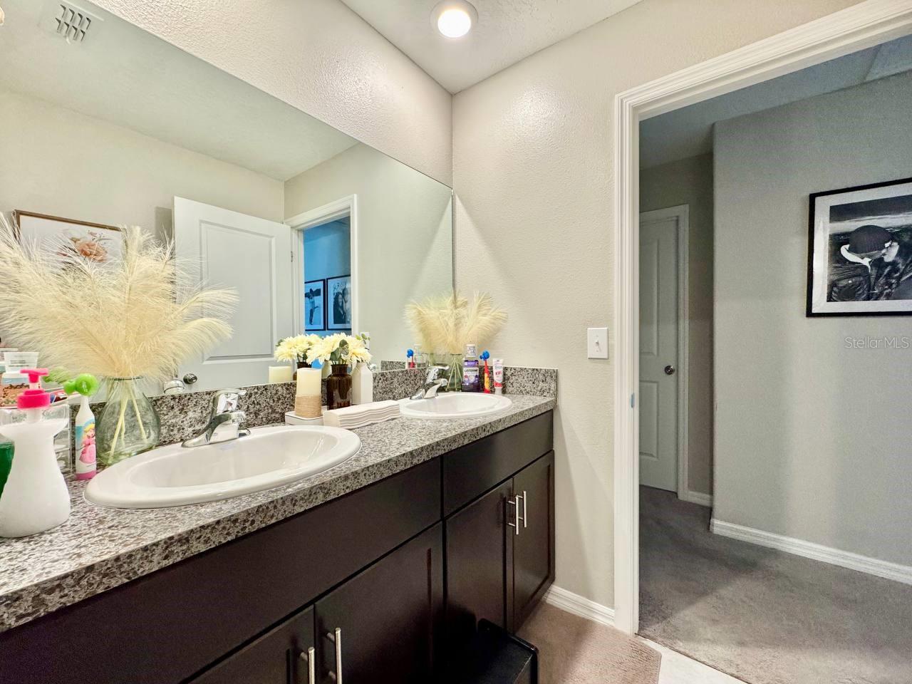 Listing photo id 36 for 7309 Canterbury Bells Court