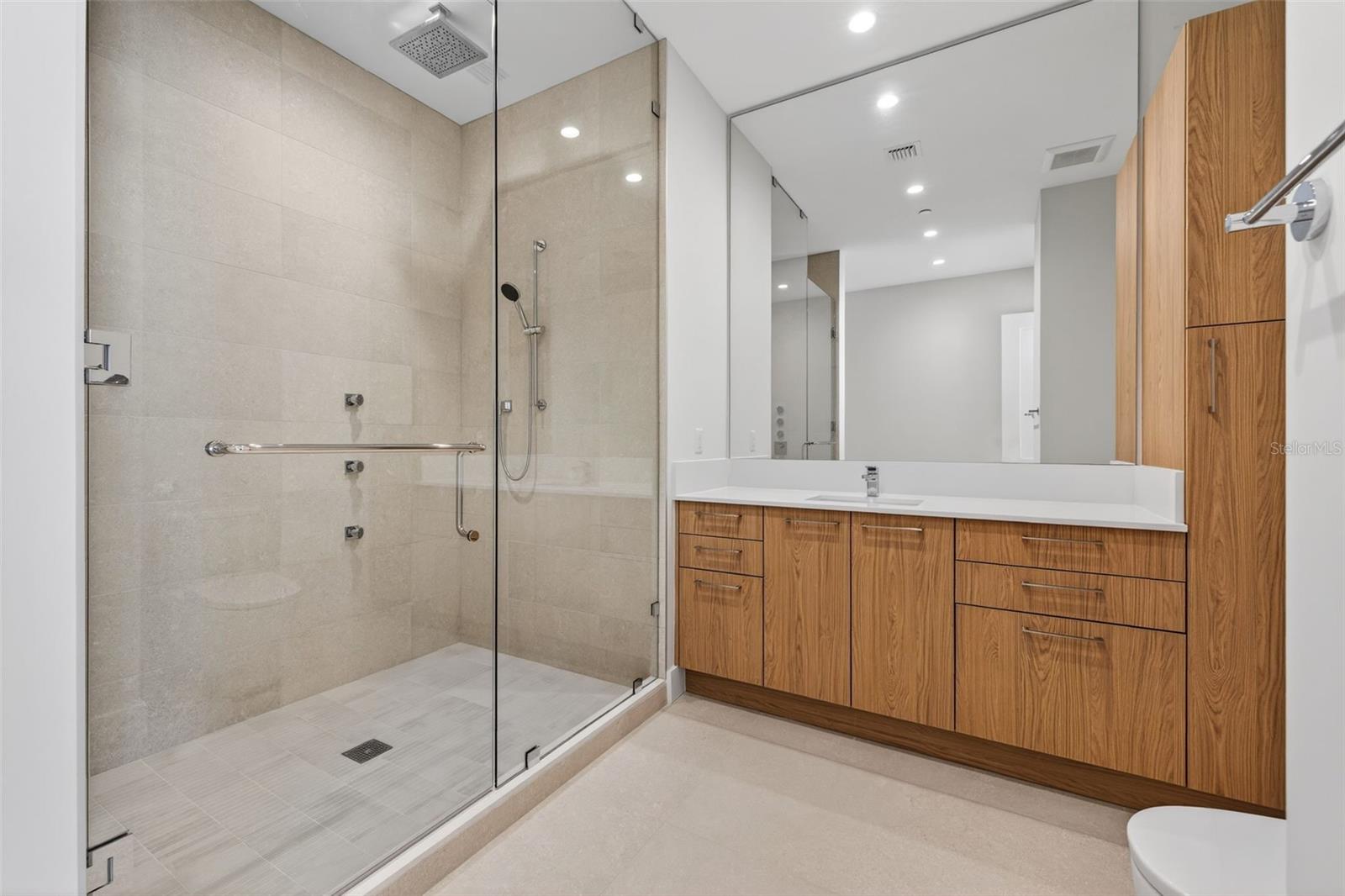 Image 38 of 70 For 275 1st Avenue S 4202