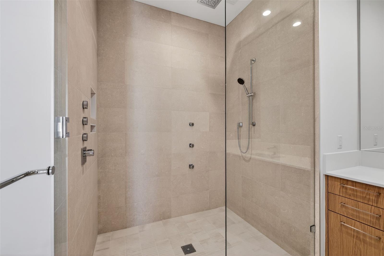 Image 39 of 70 For 275 1st Avenue S 4202