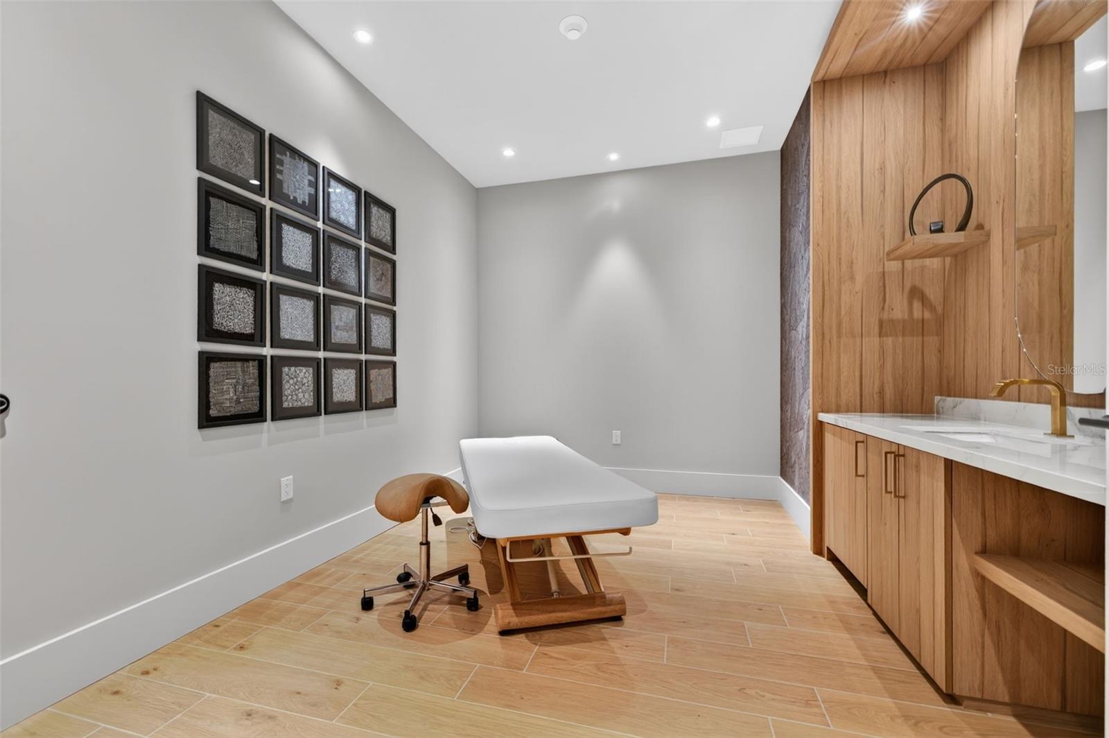 Image 65 of 70 For 275 1st Avenue S 4202