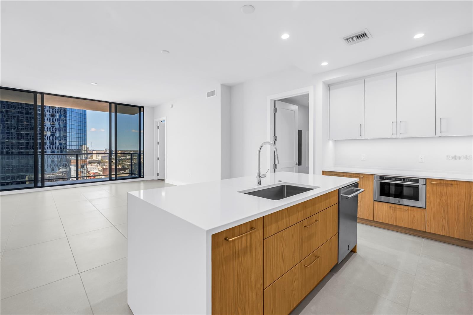 Image 3 of 68 For 275 1st Ave S  1608