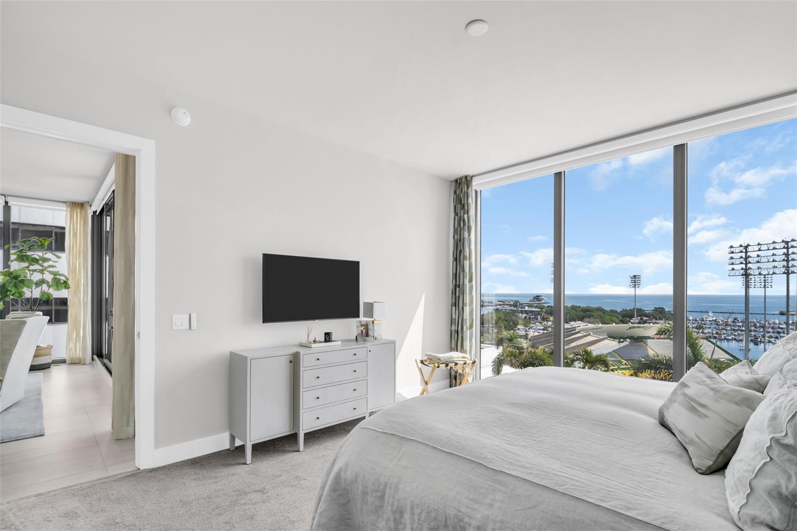 Image 44 of 100 For 301 1st Street S 903