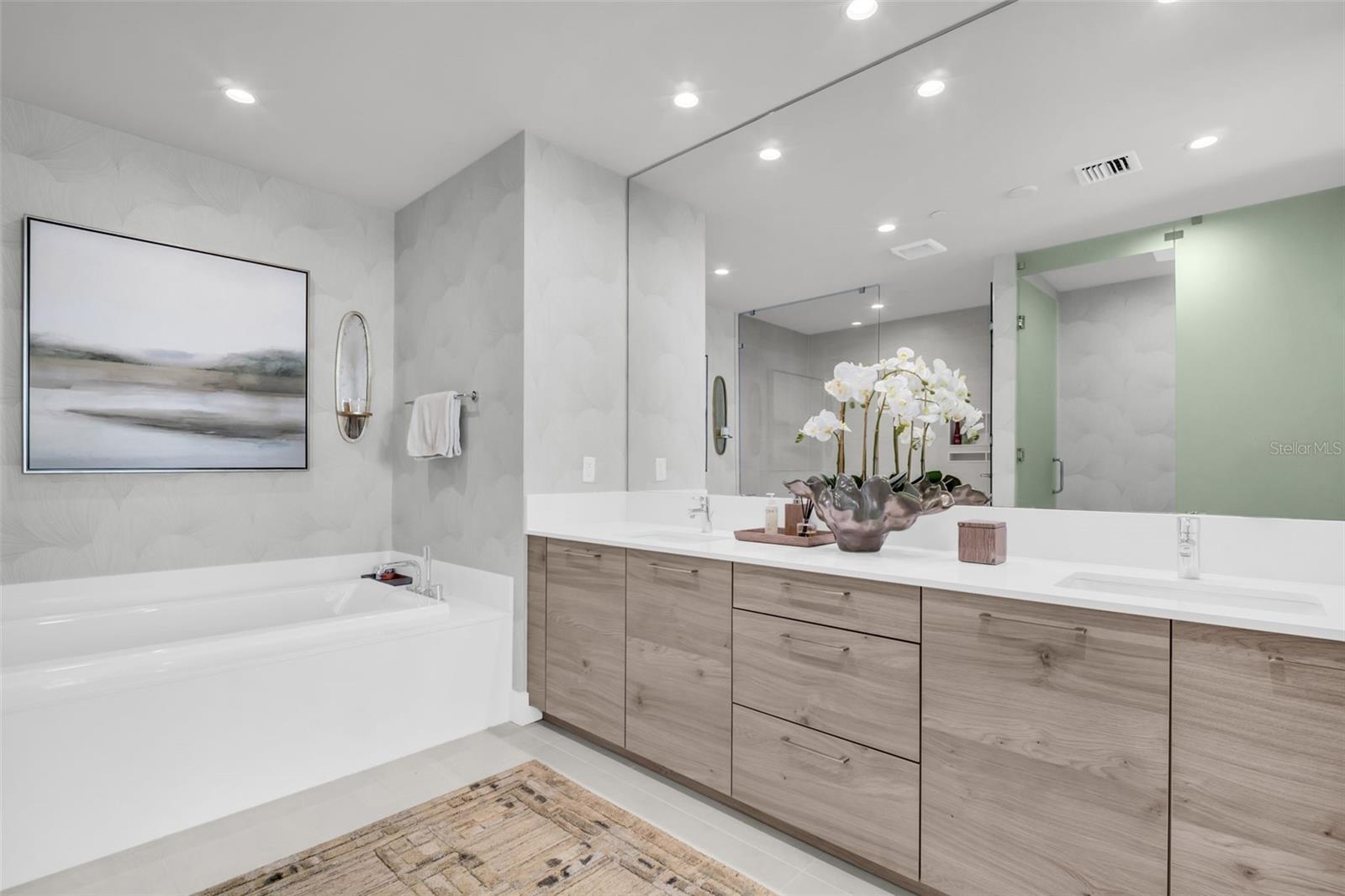 Image 50 of 100 For 301 1st Street S 903