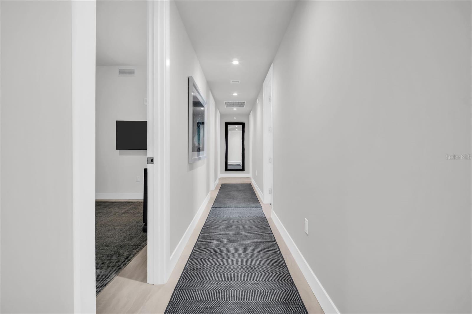 Image 54 of 100 For 301 1st Street S 903