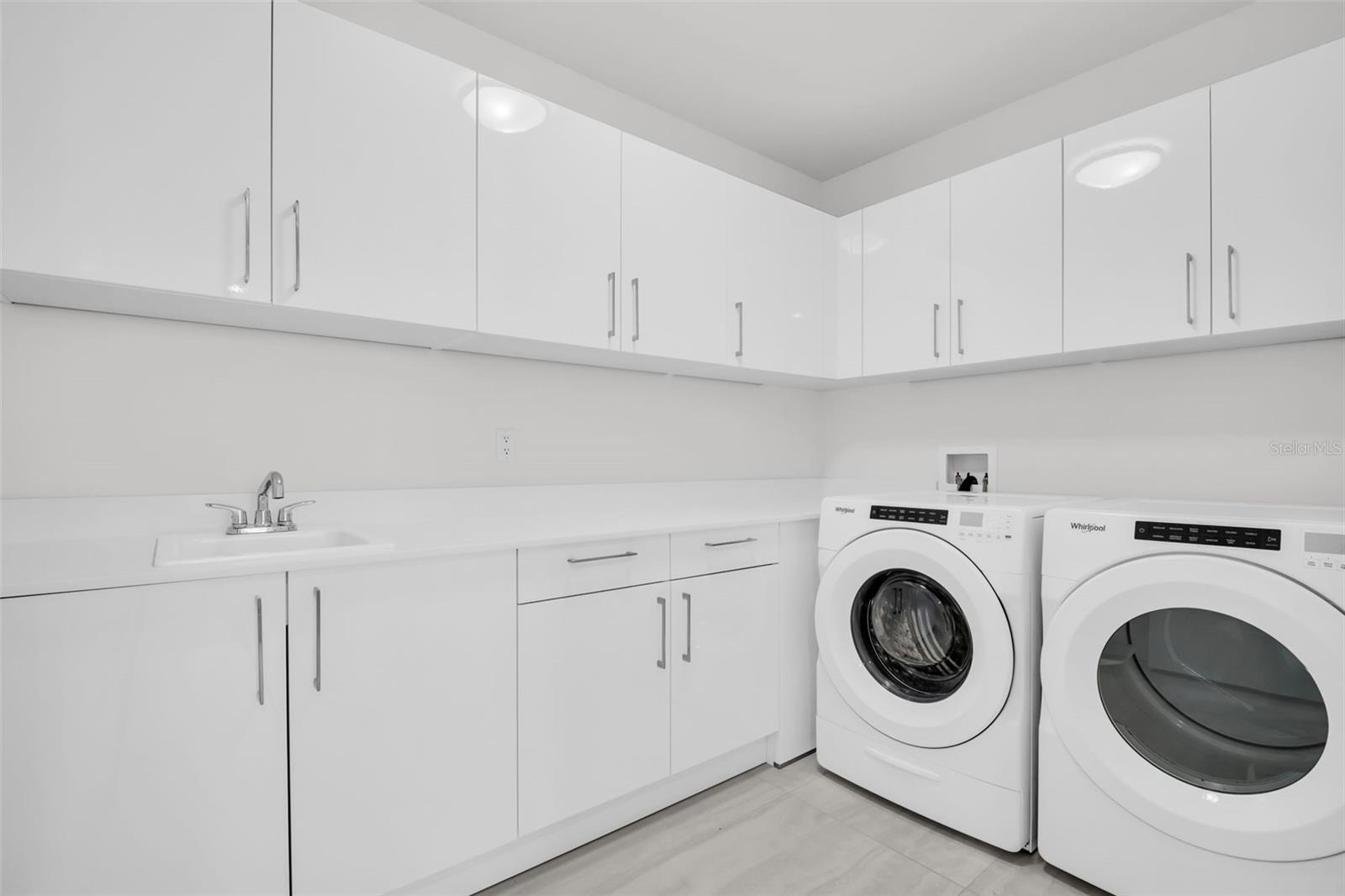 Image 64 of 100 For 301 1st Street S 903