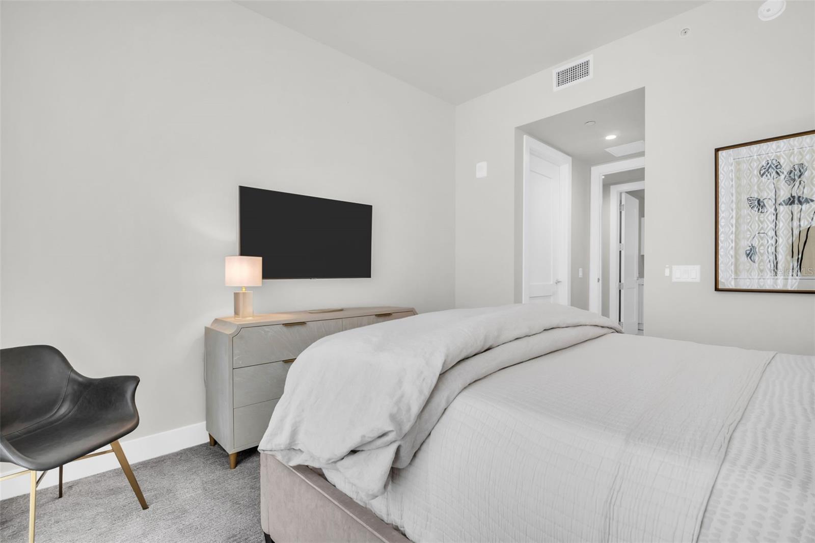 Image 68 of 100 For 301 1st Street S 903