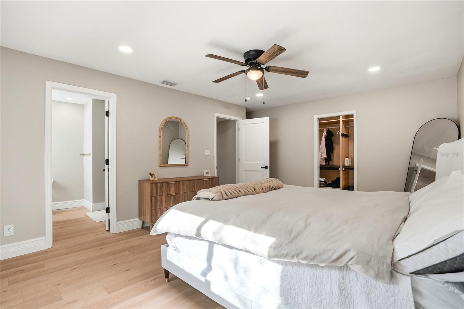 Image 23 of 49 For 521 51st Avenue S