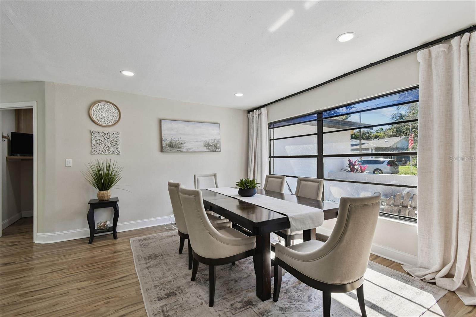 Image 11 of 81 For 34 Harbor Oaks Circle