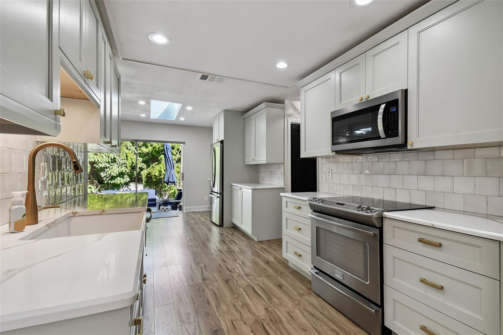 Image 14 of 81 For 34 Harbor Oaks Circle