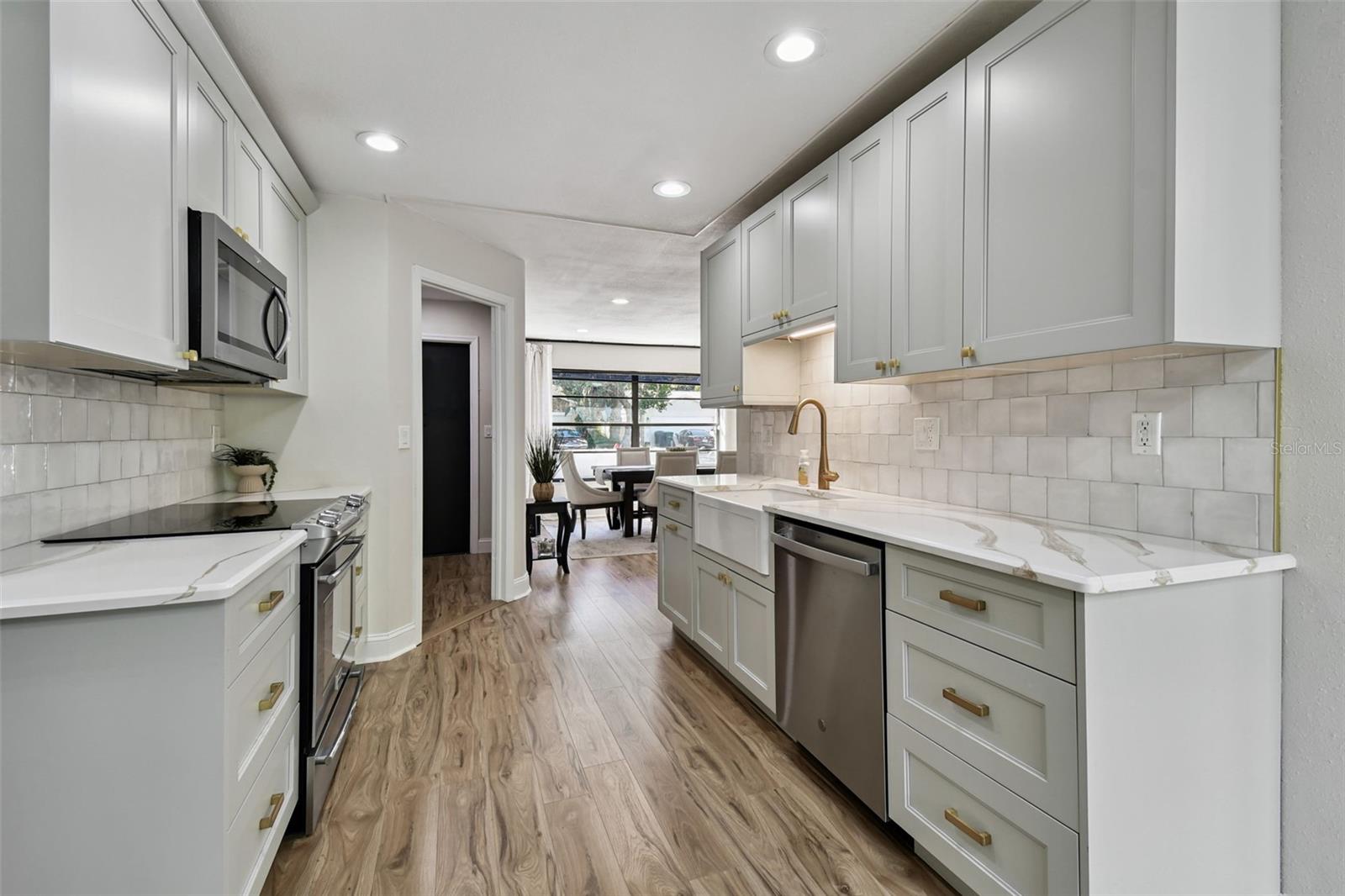 Image 17 of 81 For 34 Harbor Oaks Circle