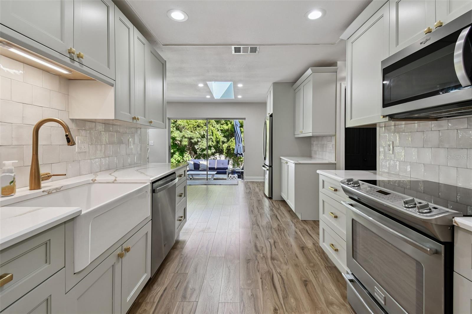 Image 19 of 81 For 34 Harbor Oaks Circle