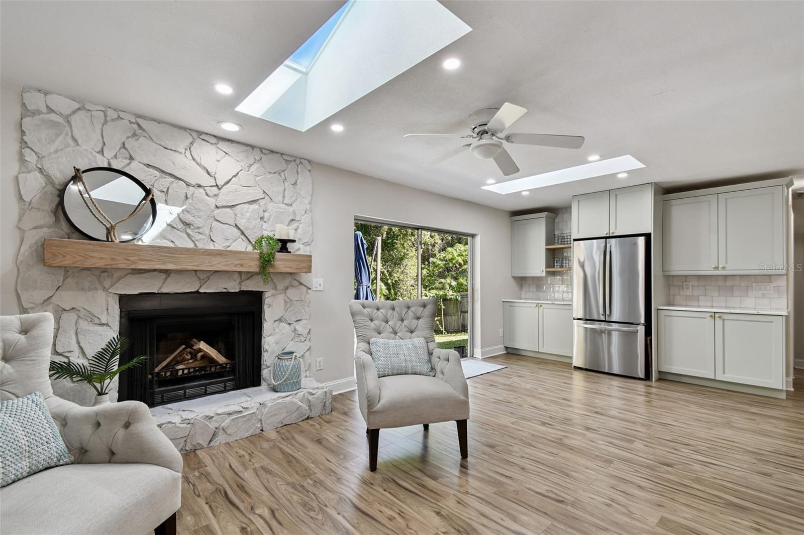 Image 21 of 81 For 34 Harbor Oaks Circle