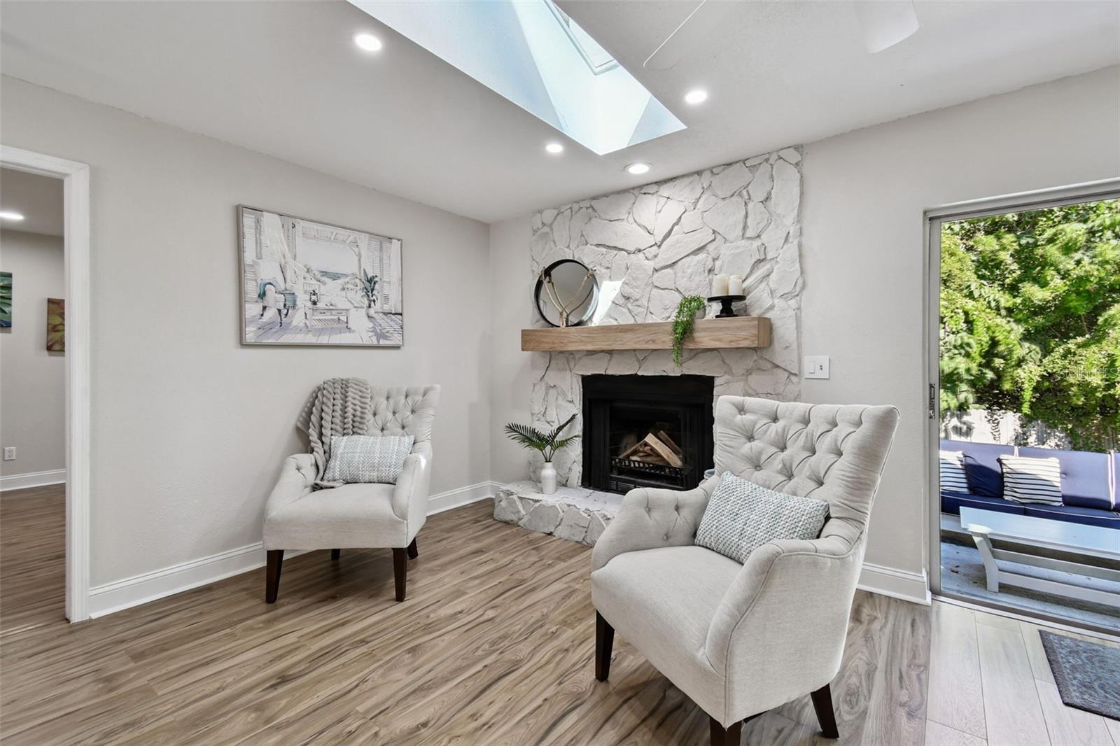 Image 22 of 81 For 34 Harbor Oaks Circle