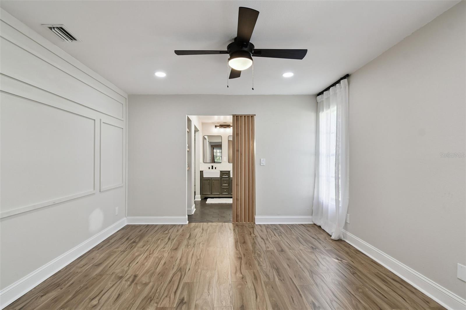 Image 26 of 81 For 34 Harbor Oaks Circle