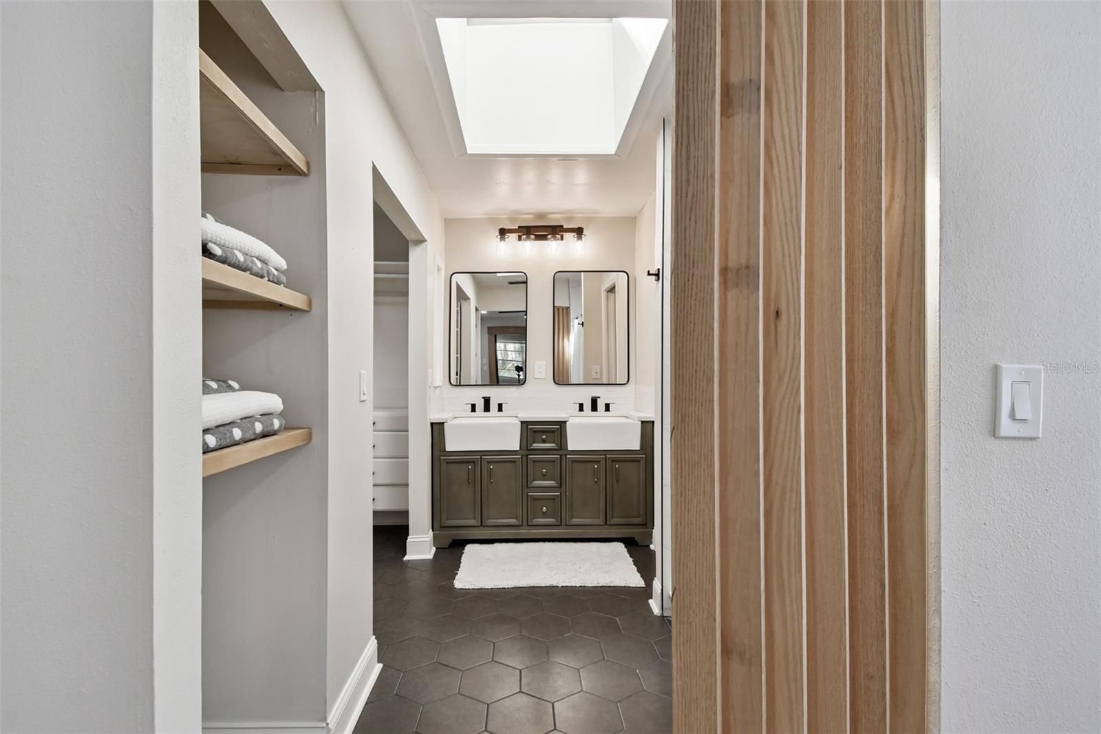 Image 29 of 81 For 34 Harbor Oaks Circle