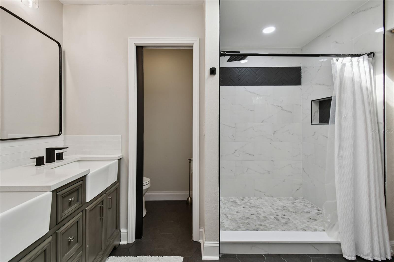 Image 33 of 81 For 34 Harbor Oaks Circle