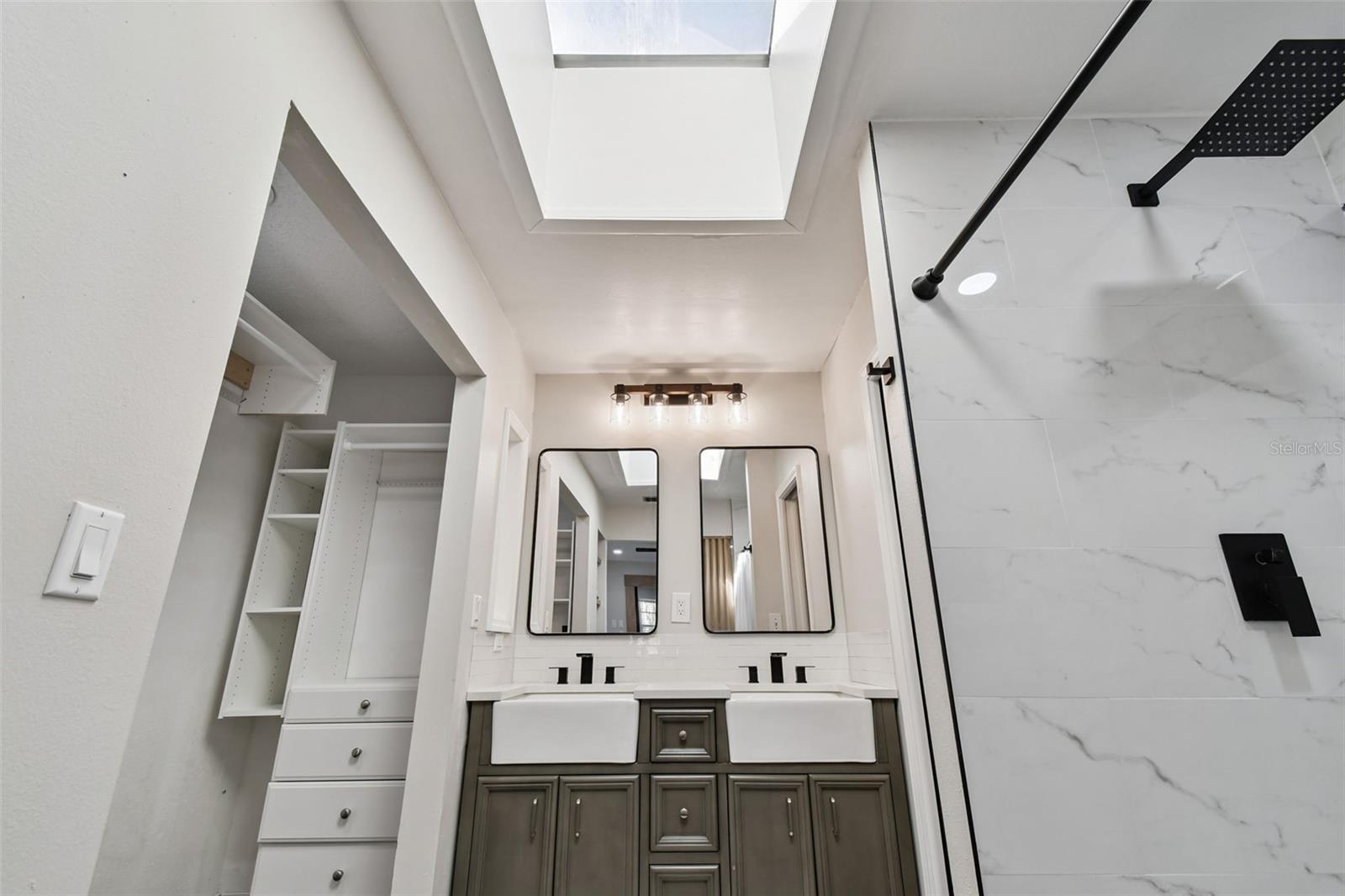 Image 35 of 81 For 34 Harbor Oaks Circle