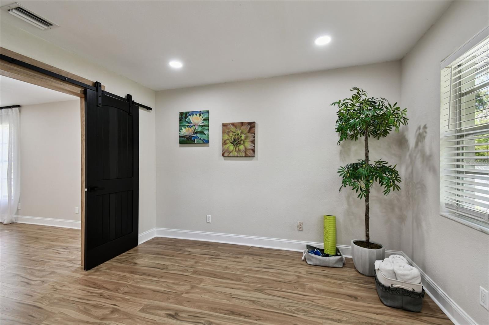 Image 37 of 81 For 34 Harbor Oaks Circle