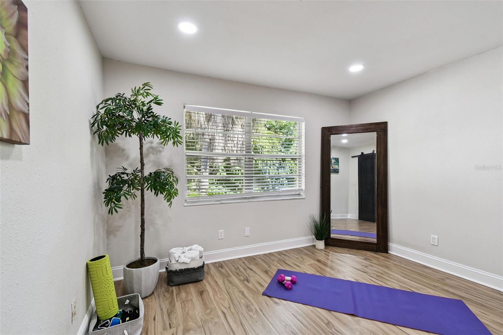 Image 38 of 81 For 34 Harbor Oaks Circle