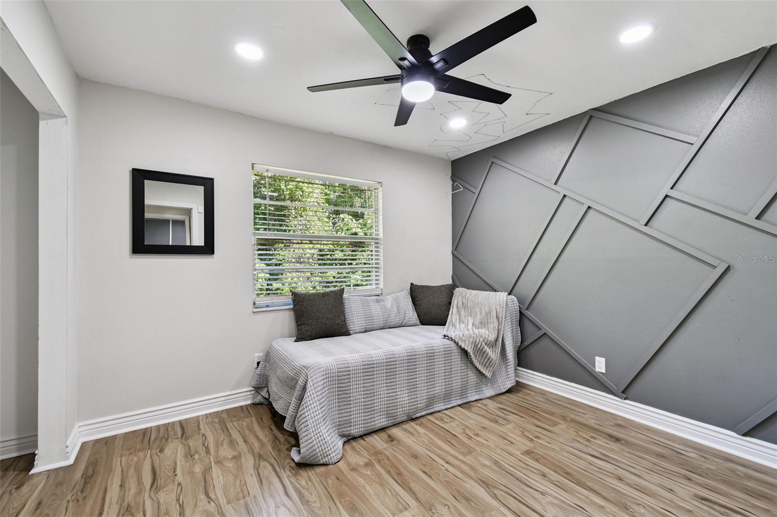 Image 41 of 81 For 34 Harbor Oaks Circle