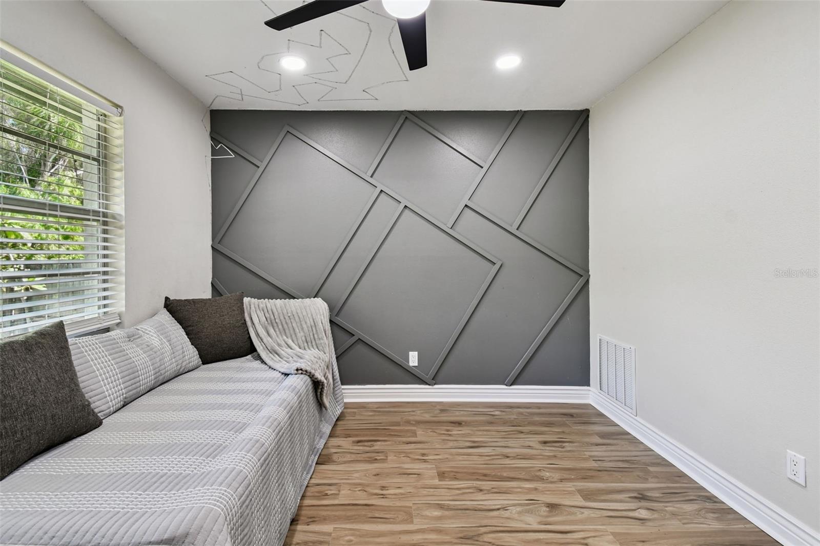 Image 42 of 81 For 34 Harbor Oaks Circle