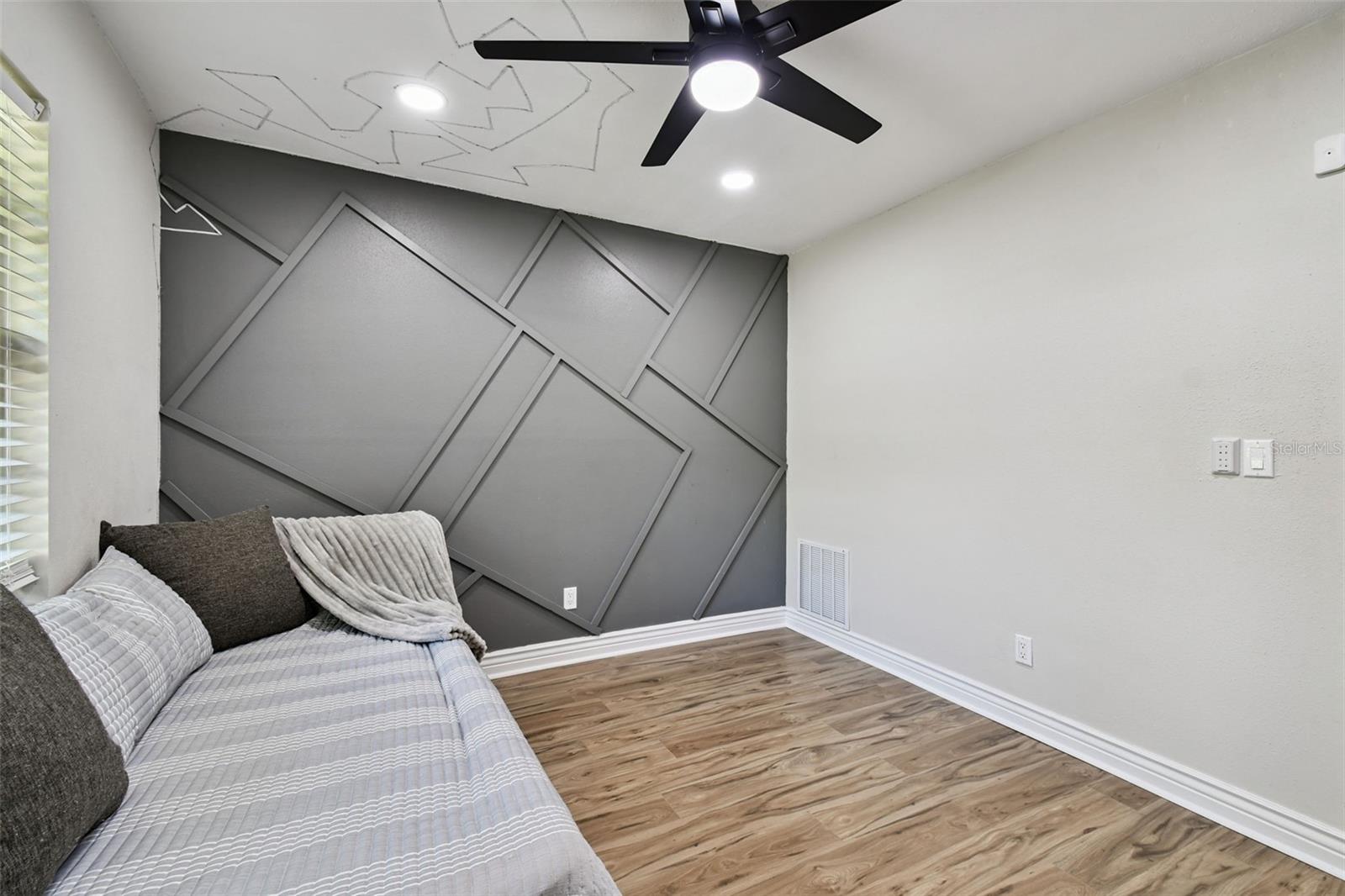 Image 43 of 81 For 34 Harbor Oaks Circle