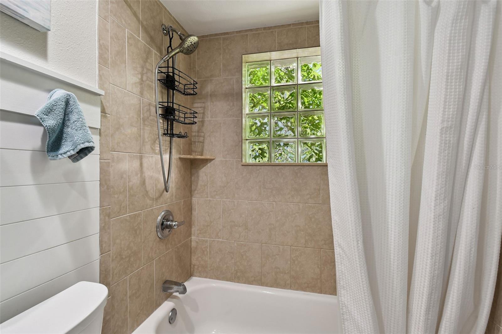 Image 46 of 81 For 34 Harbor Oaks Circle