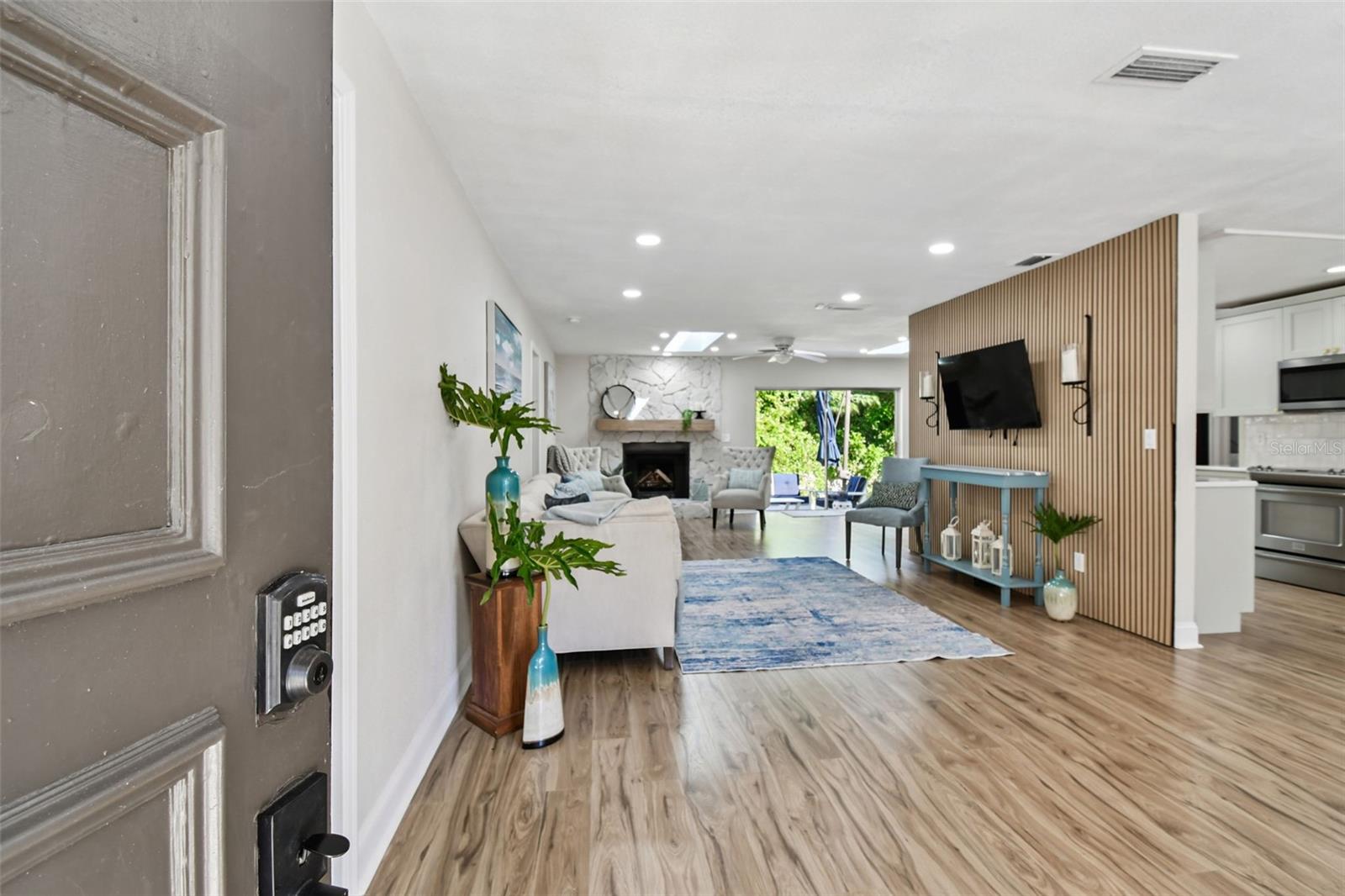 Image 5 of 81 For 34 Harbor Oaks Circle