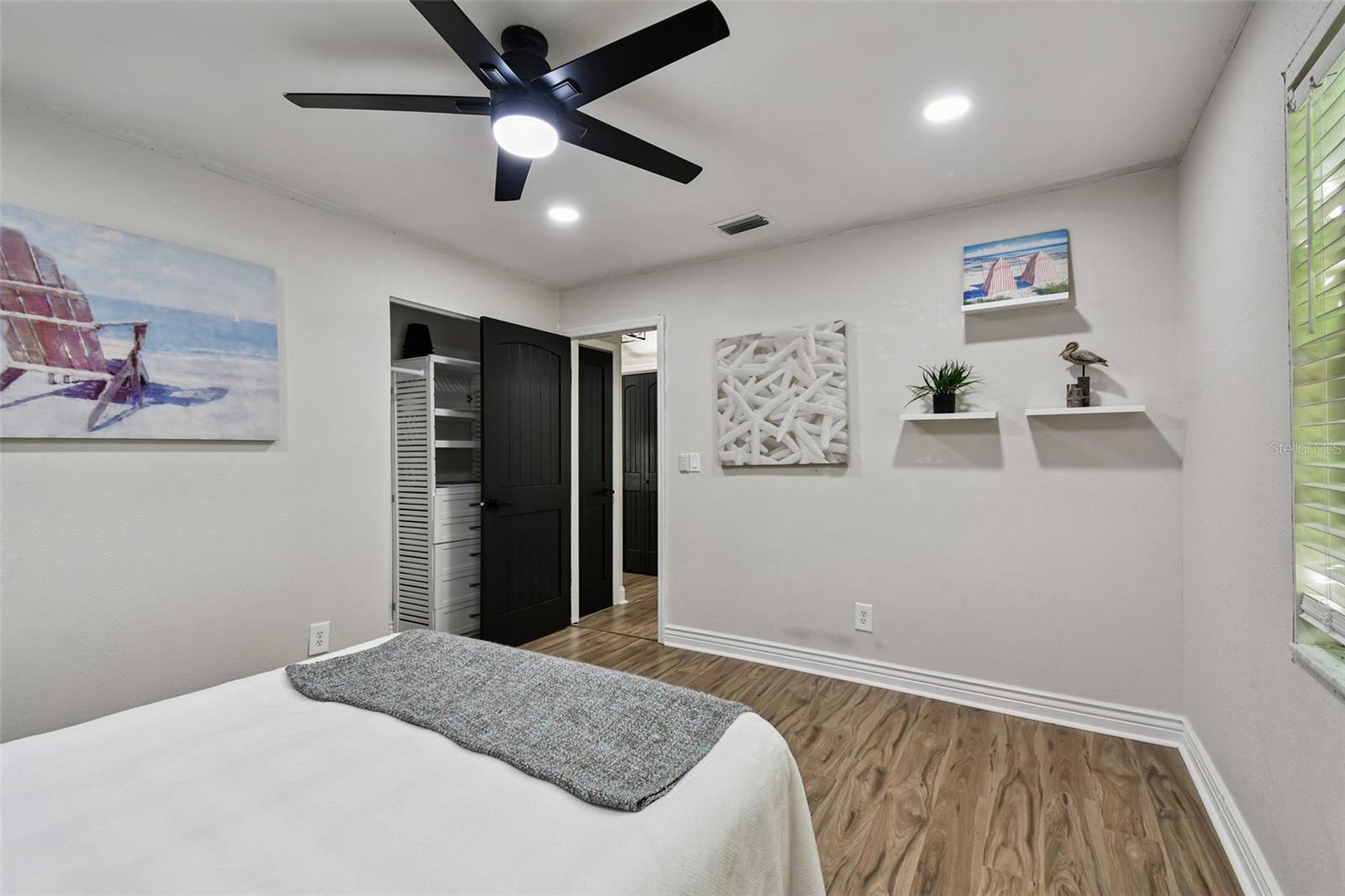 Image 50 of 81 For 34 Harbor Oaks Circle