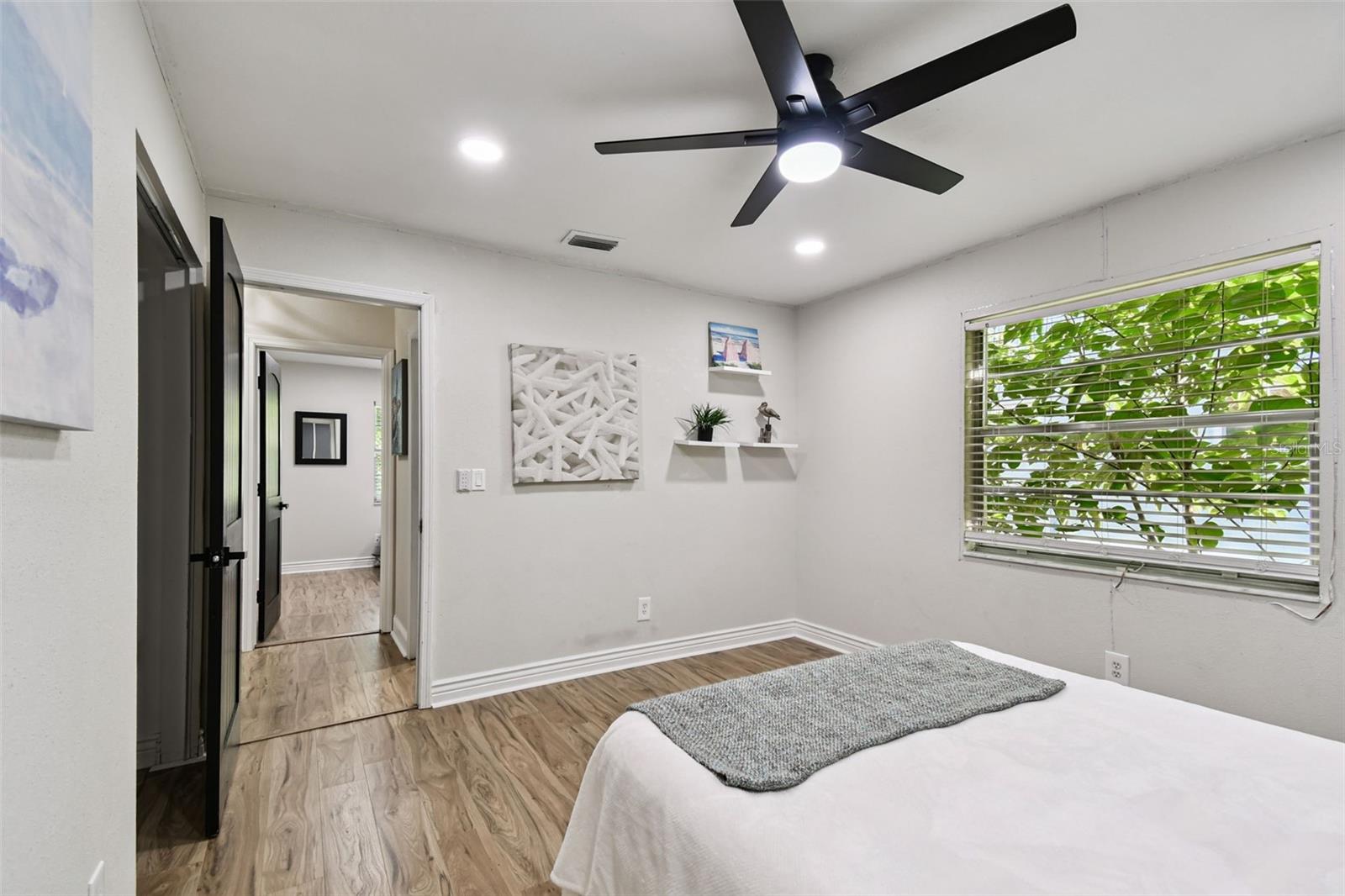 Image 51 of 81 For 34 Harbor Oaks Circle