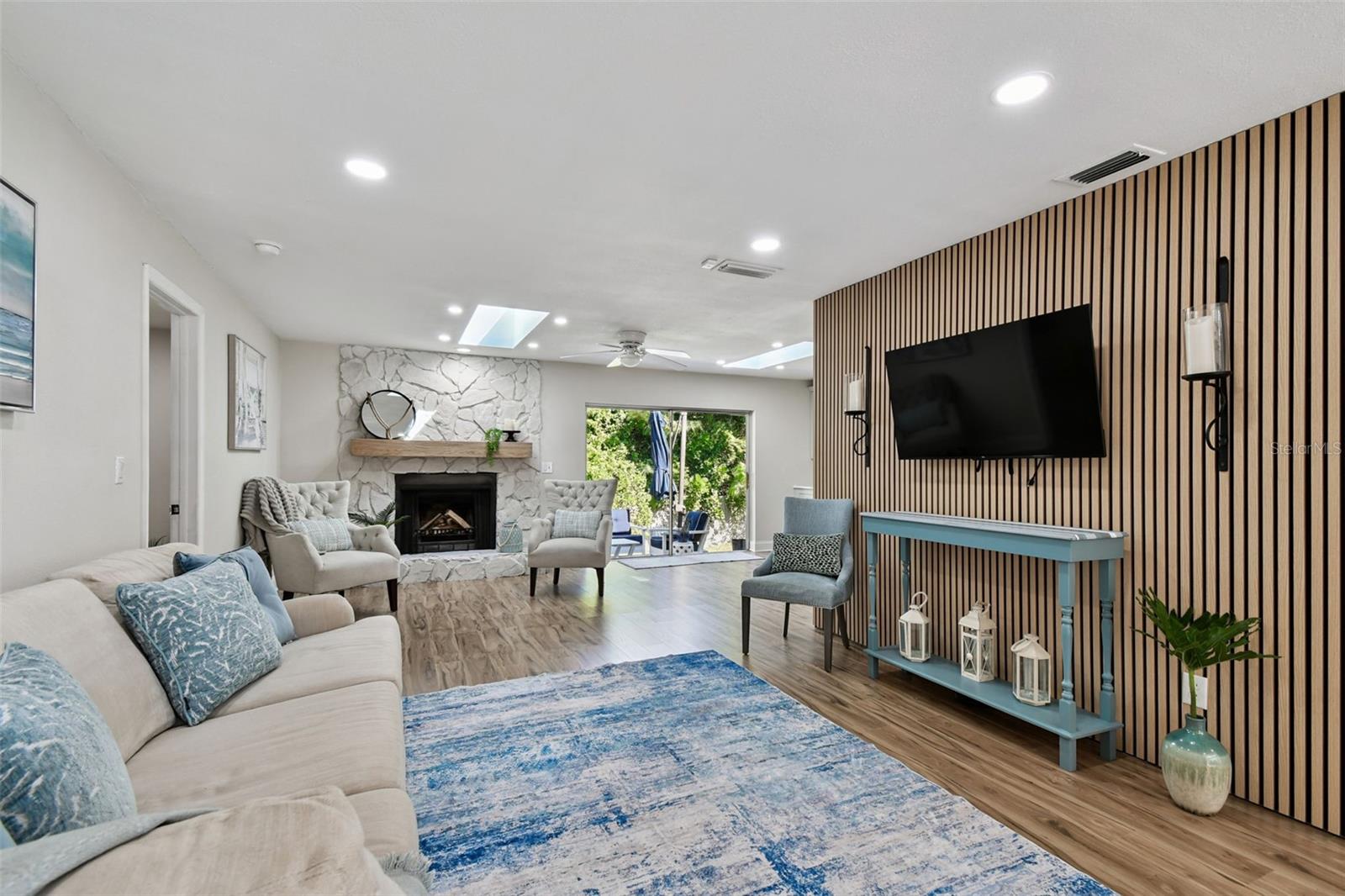 Image 6 of 81 For 34 Harbor Oaks Circle