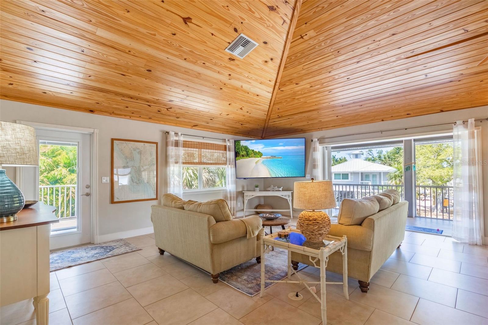 Image 17 of 42 For 7655 Myrsine Circle