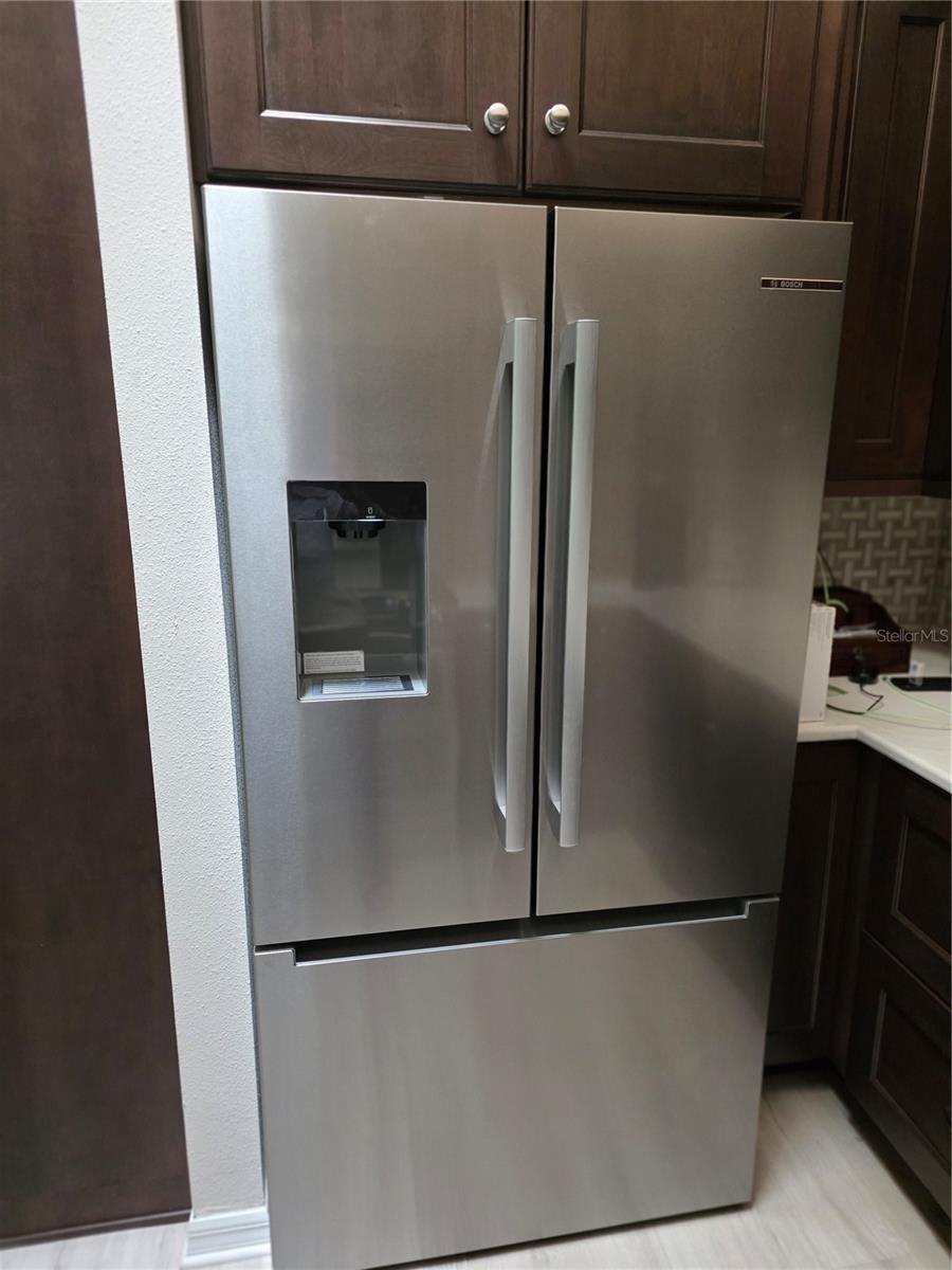 Image 12 of 34 For 1196 Royal Boulevard