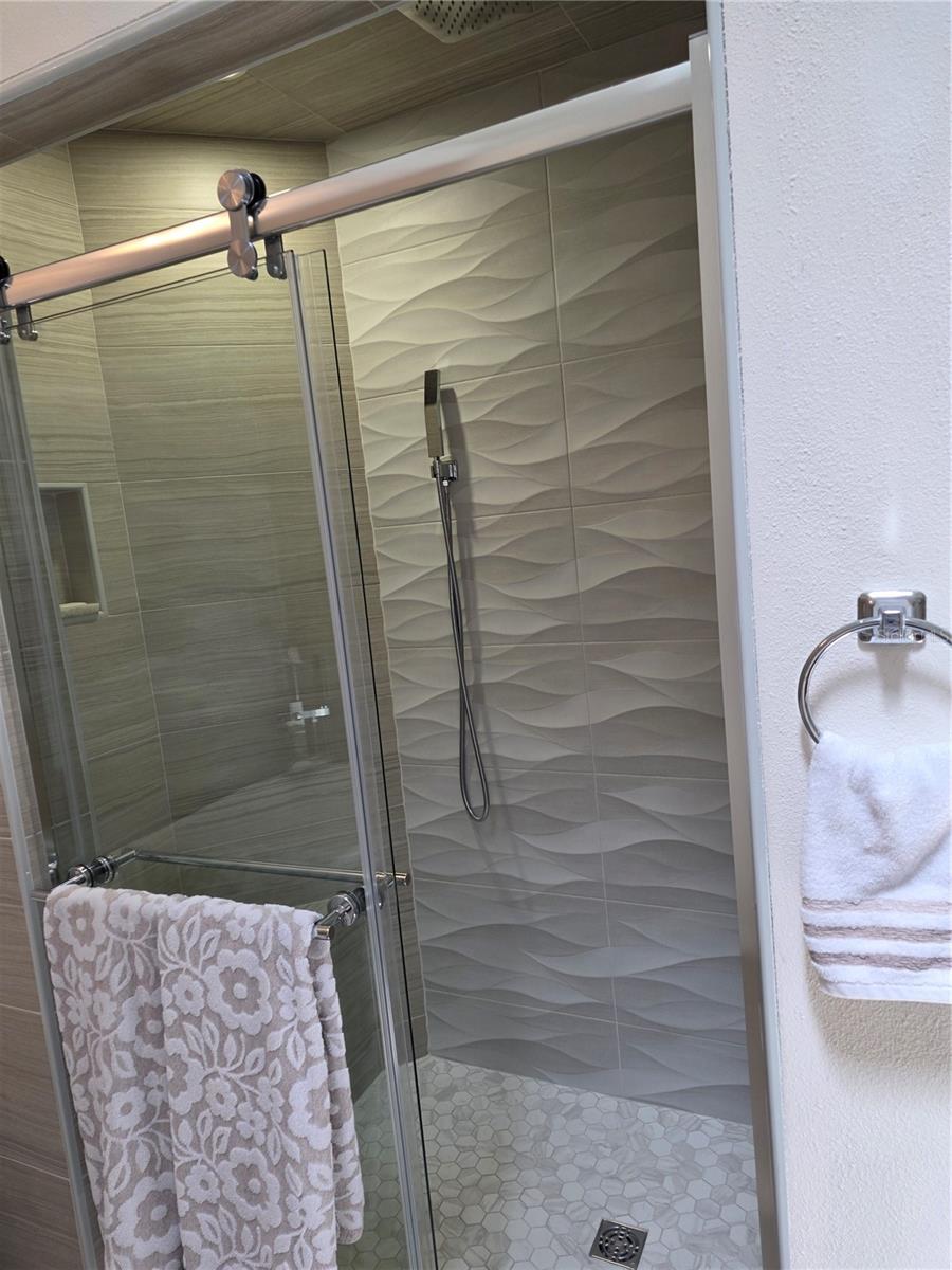 Image 18 of 34 For 1196 Royal Boulevard