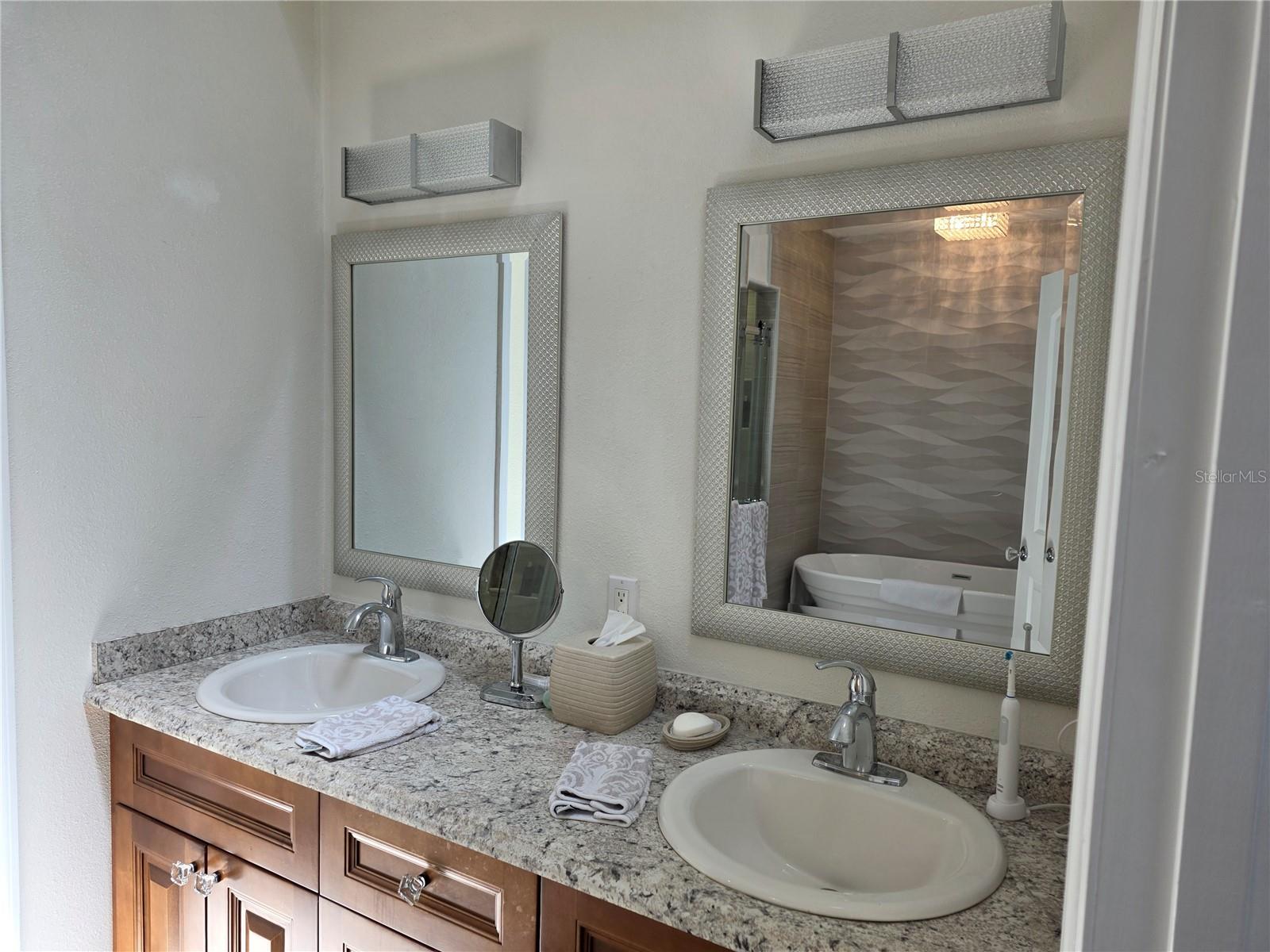 Image 19 of 34 For 1196 Royal Boulevard