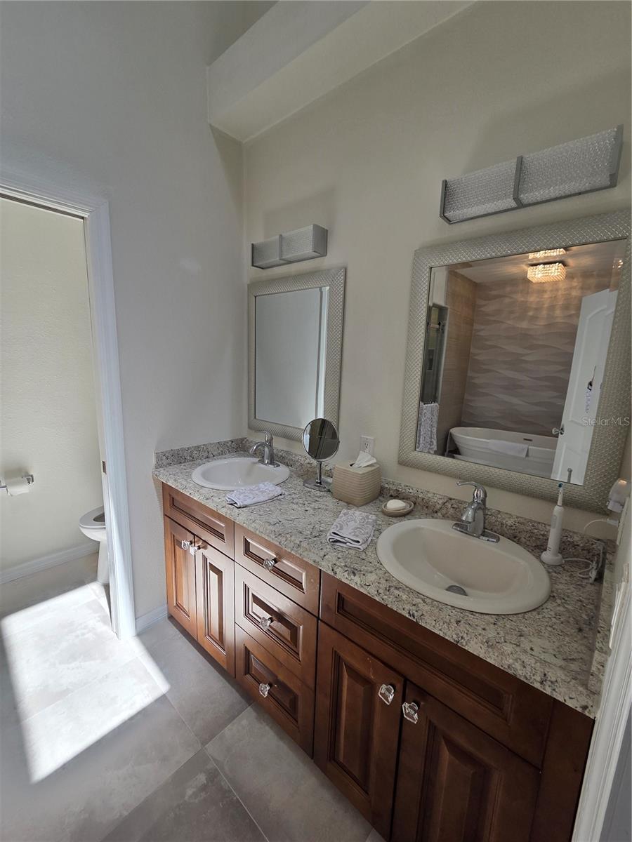 Image 20 of 34 For 1196 Royal Boulevard