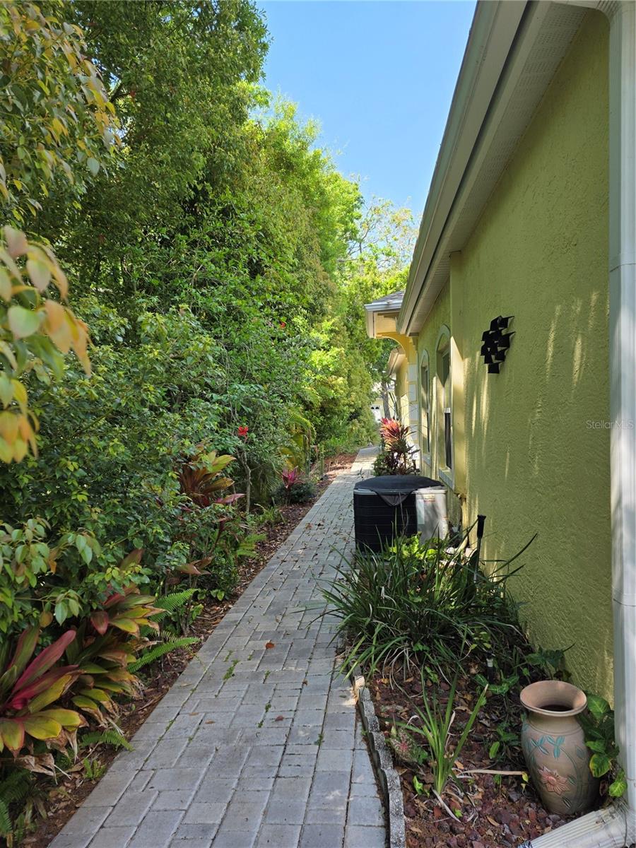 Image 30 of 34 For 1196 Royal Boulevard